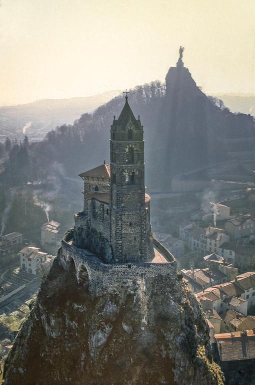 Hotel Des Capucins Le Puy-en-Velay ภายนอก รูปภาพ
