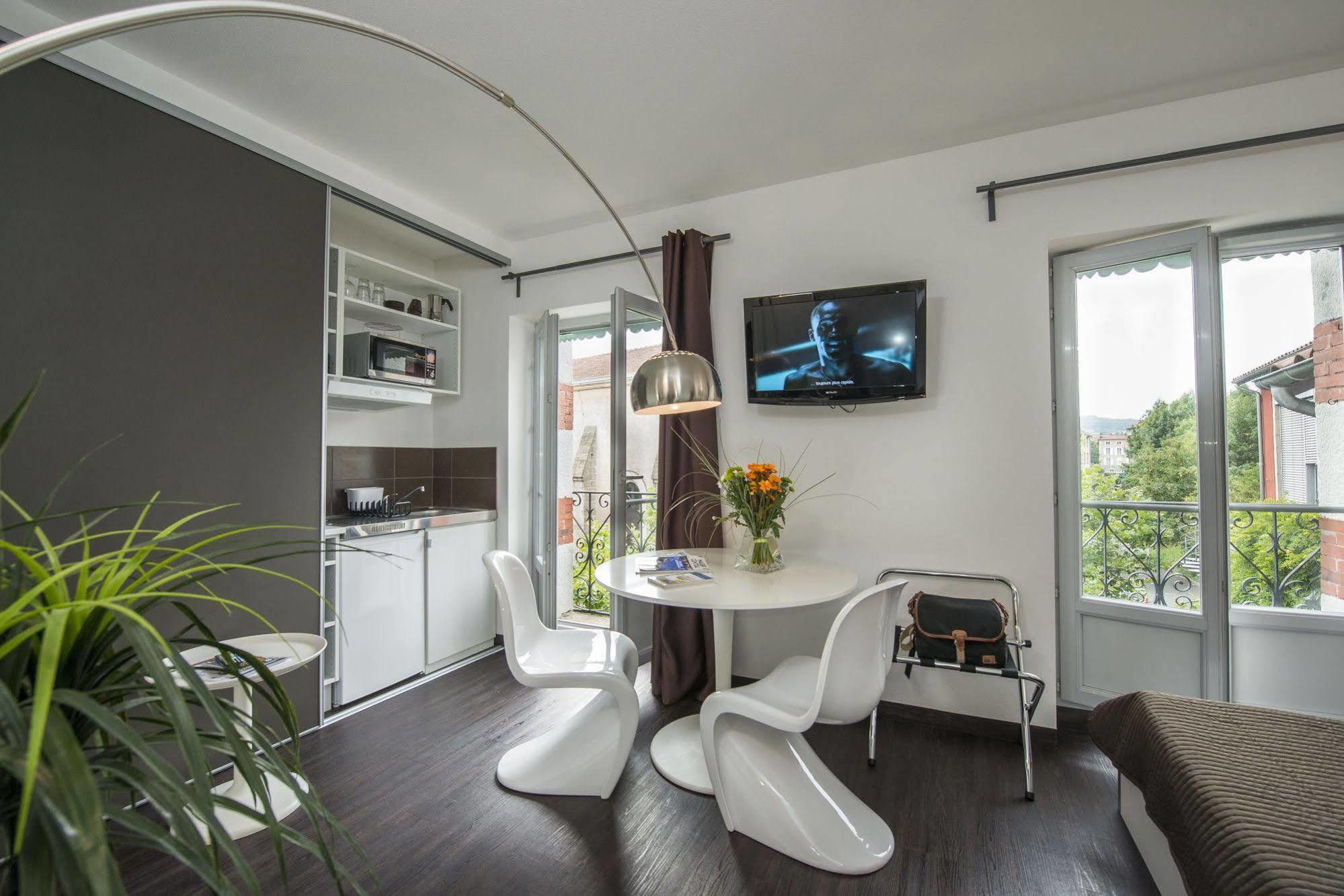 Hotel Des Capucins Le Puy-en-Velay ภายนอก รูปภาพ